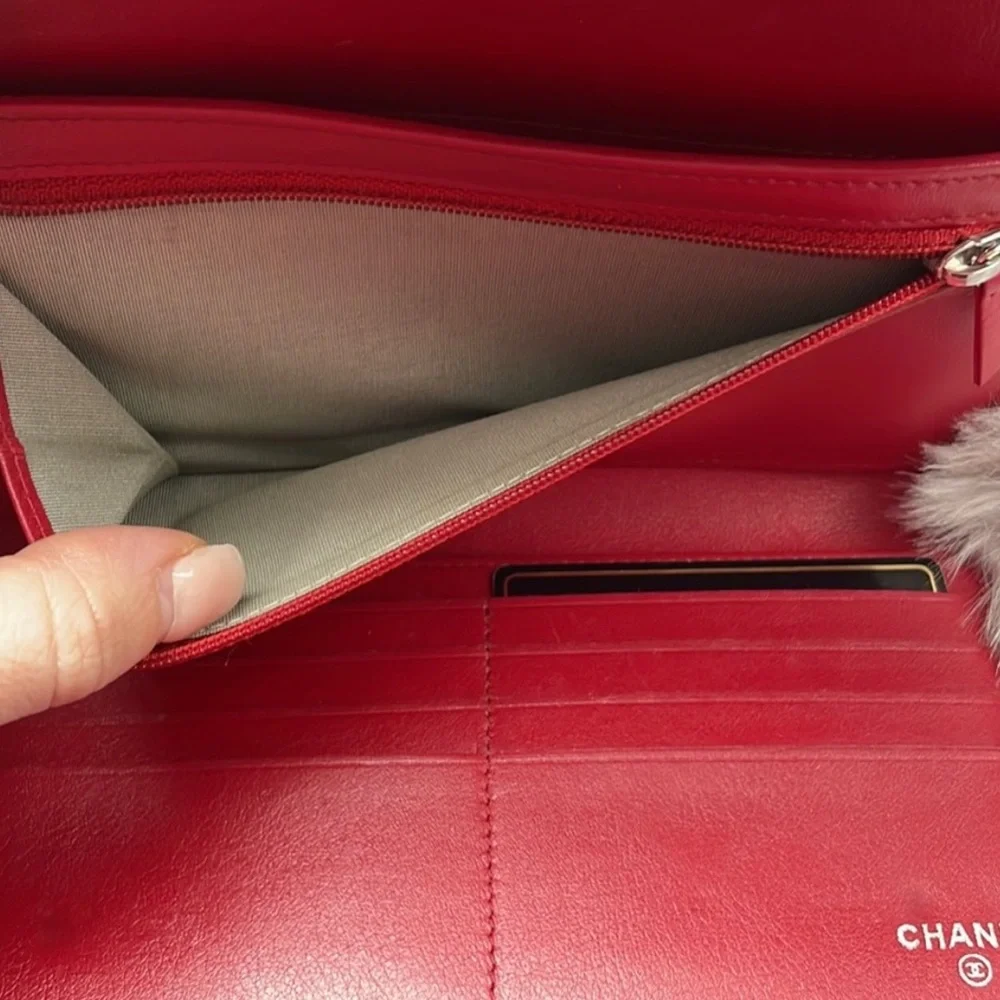 Authentic Chanel caviar red clutch / wallet in pristine condition. - Picture 6 of 11